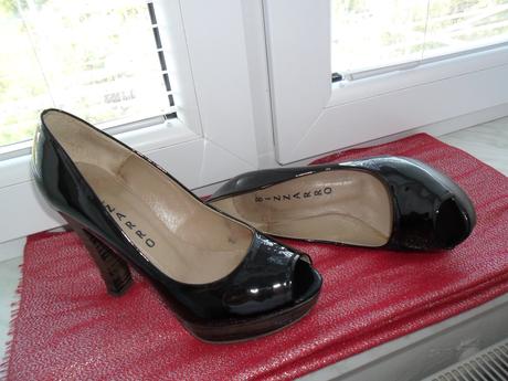 Čierne veľmi pekné lakované lodičky na platforme, 38