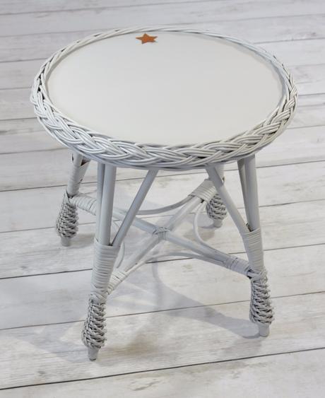 Prútený stolík okrúhly,