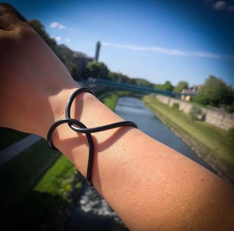 Nekonečno náramok čierny, červený, biely svietiaci,