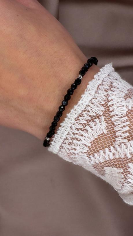 Náramok zo spinelu s korálkami, 