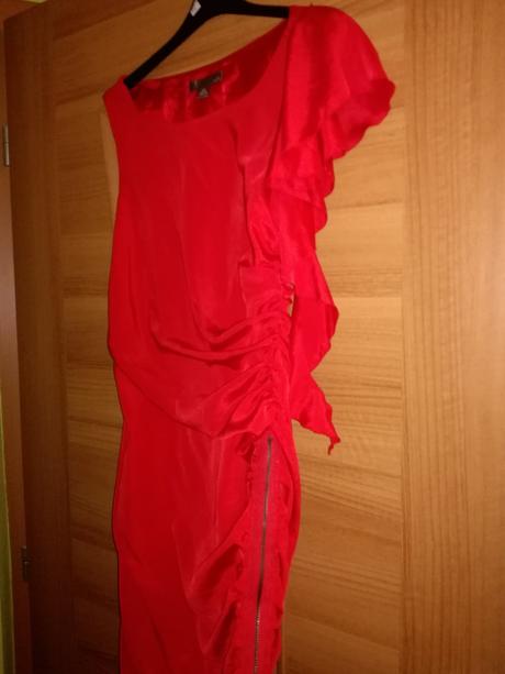 Syto červené asymetrické šaty s, s