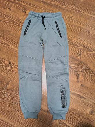 Hrubé teplaky, chapter young,146