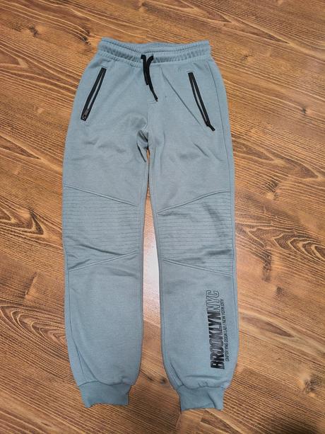 Hrubé teplaky, chapter young,146