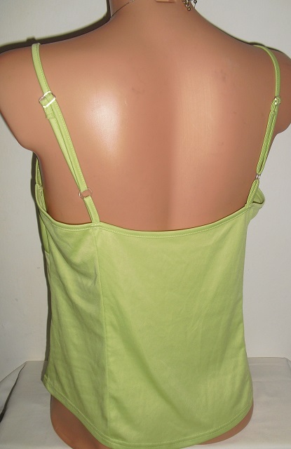 Zeleny topik s kamienkami, m