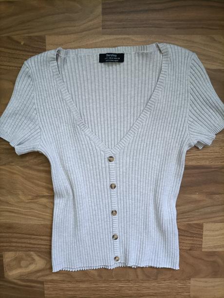 Dámske štýlové kratšie tričko, bershka,m