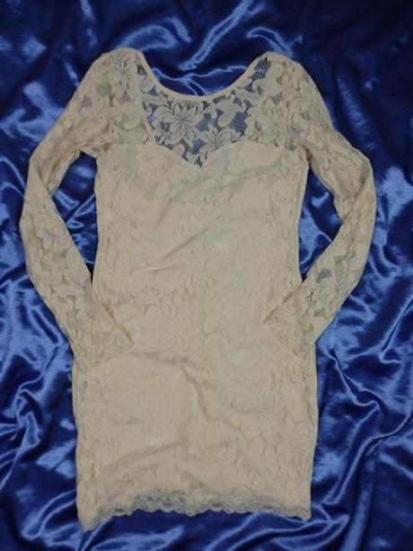 Kvalitné čipkované šaty, m