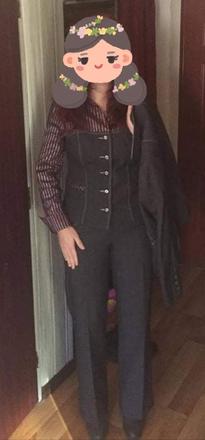 Nohavicový kostým, 42