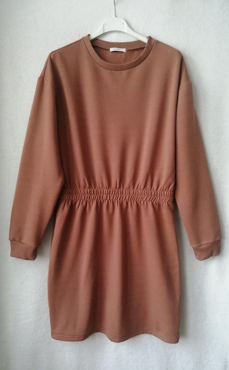 Pekné pohodlné teplákové šaty, m