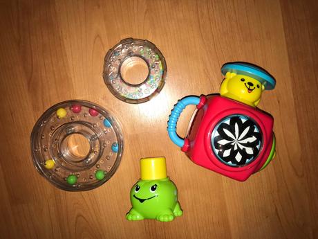Hračky pre bábo - hrkálky, kocka, žabka, 