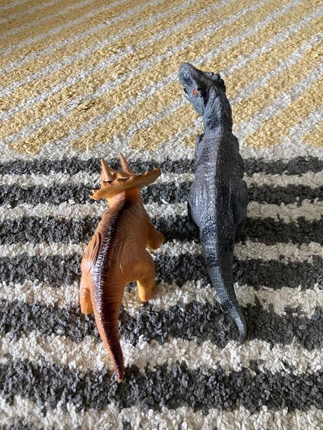 Dinosaury väčší 22cm, 