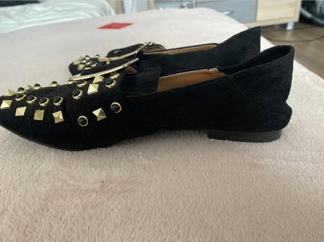 Cierne semisove topanky so zlatym vybijanim, 38