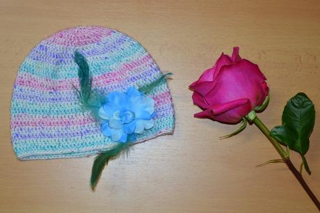 Háčkovaná čiapočka s kvetom, <50 - 158