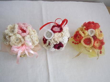 1661. kytice háčkované,