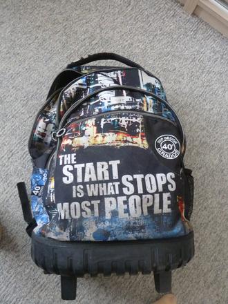 Školská taška na kolieskach,