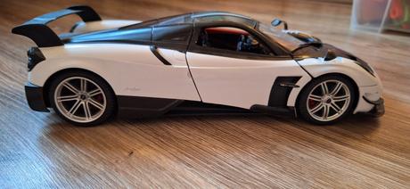 Auto pagani na ovládanie,