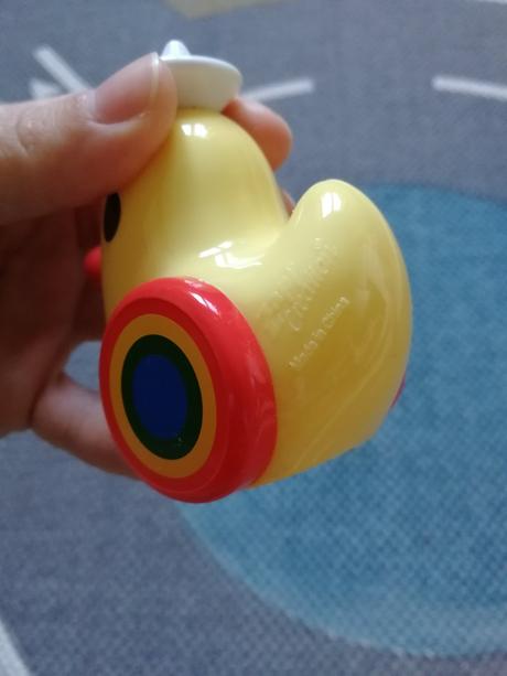 Striekacia kačička bb, 