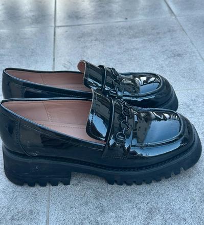 Štýlové čierne lakované mokasíny na platforme, nine west,40