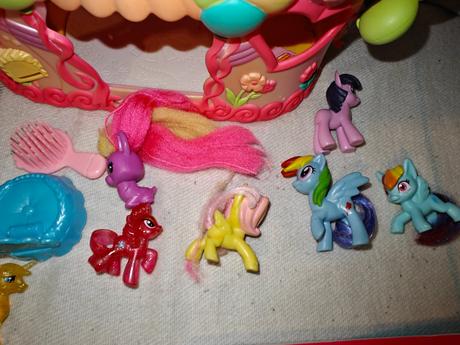 My little pony domček+ koníky+ zošity,