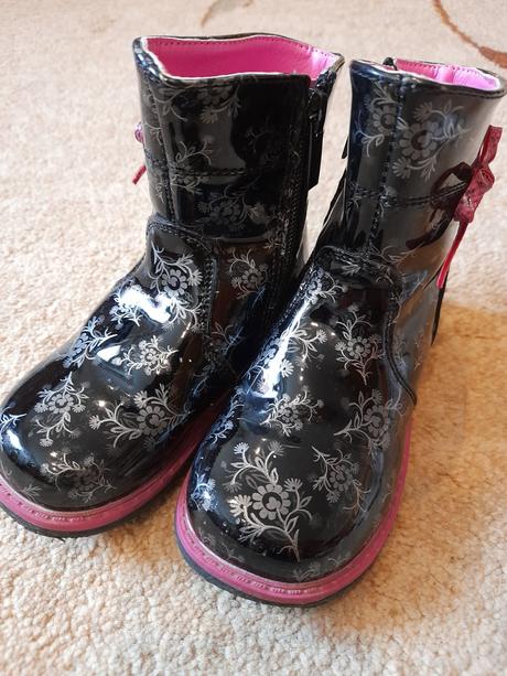 Krásne prechodné topánky, 25