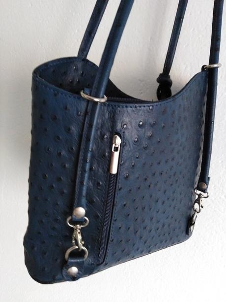 Tmavomodrá celokožená kvalitná kabelka /ruksačik, 