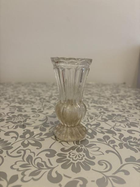 Mála sklená váza, 