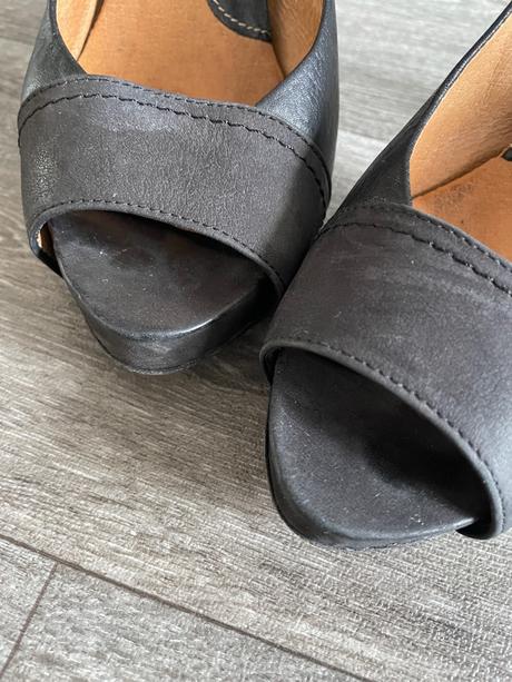 Pravé kožené čierne lodičky, 37