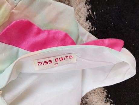 Šaty s plameniakmi, 104