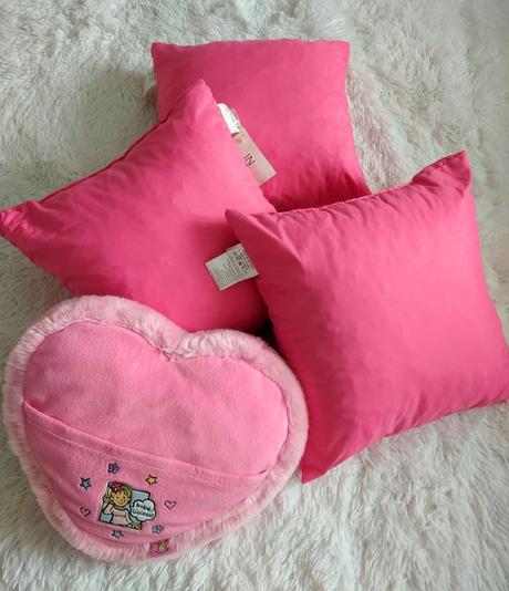 Vankúš/podsedák v tvare srdiečka,