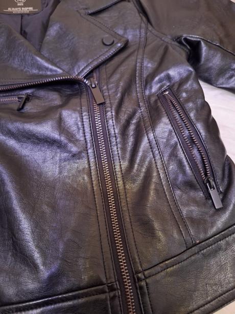 Koženková bunda, reserved,140