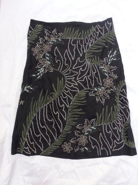 Kvalitna velmi pekna letna sukna, 38