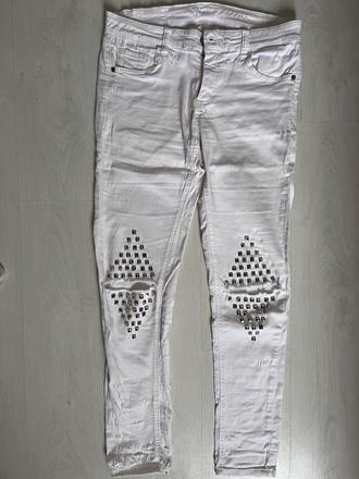 Biele elastické rifle, 158