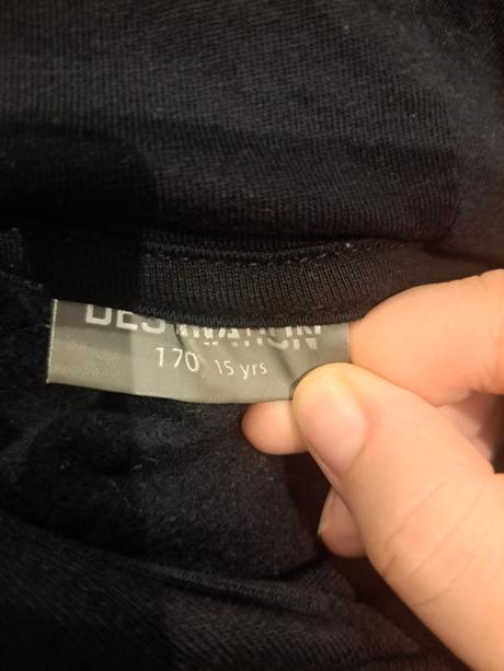Čierna mikina, 170