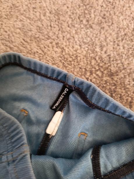 Tenšie jegginsy, calzedonia,104