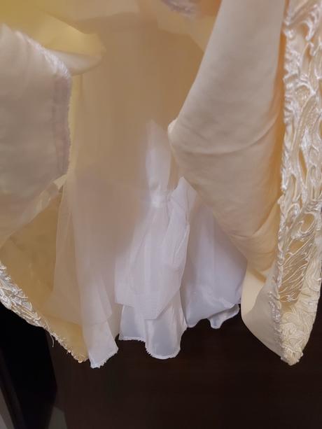 Spolocenske saty, 34