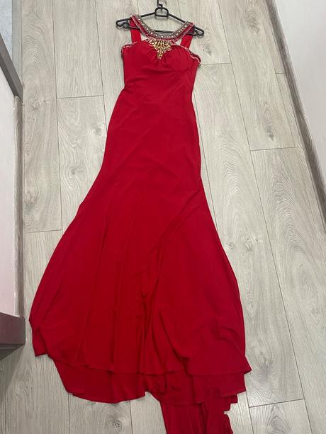 Vysoko elegantne saty od americkeho modneho navrha, s