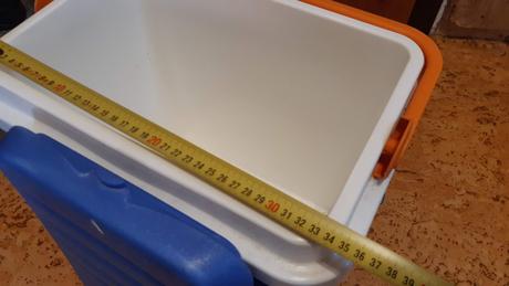 Predám plastovú chladničku., 