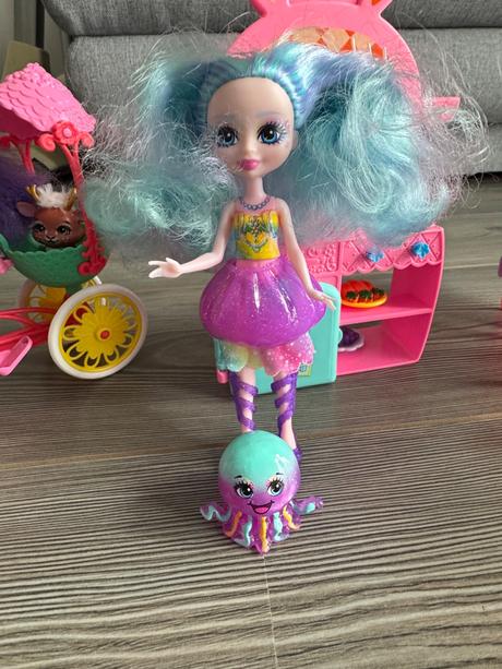 Enchantimals bábiky, 