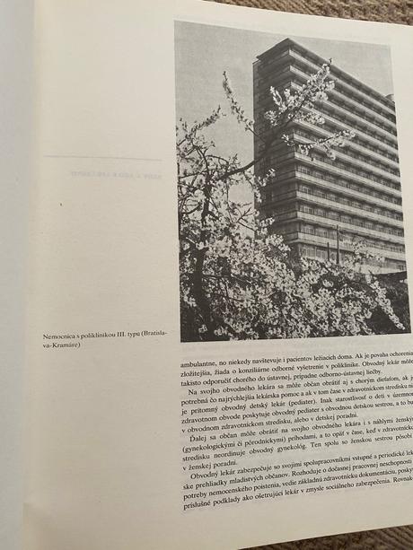 Obrovská stará retro kniha zdravoveda osveta 1980, 