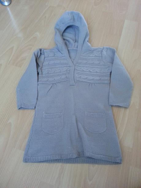 Dlhsi sveter s kapucou vhodny k leginkam, 98