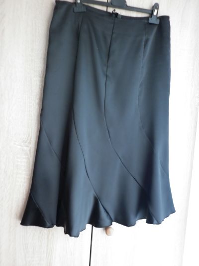 Čierna elegantná sukňa, xl