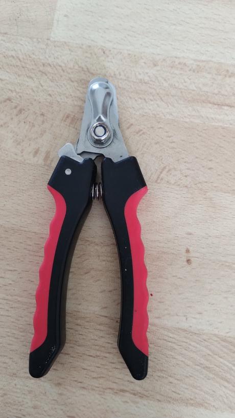 Nožnice na pazúriky, 