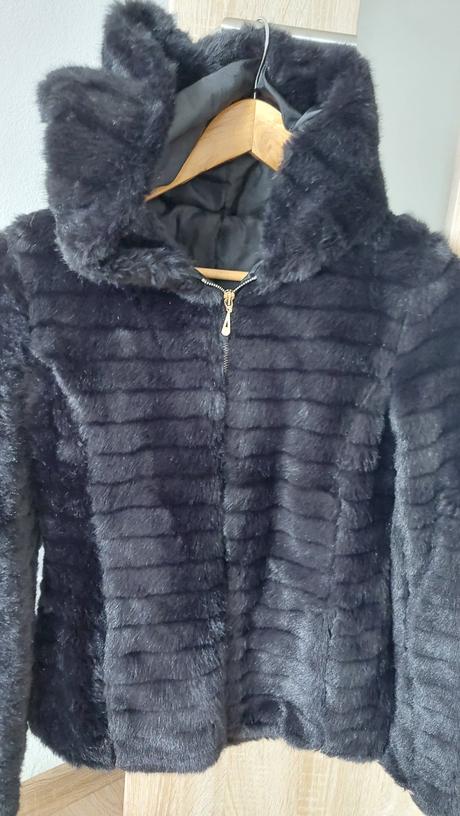 Predám pekný kožúštek s kapucňou, m