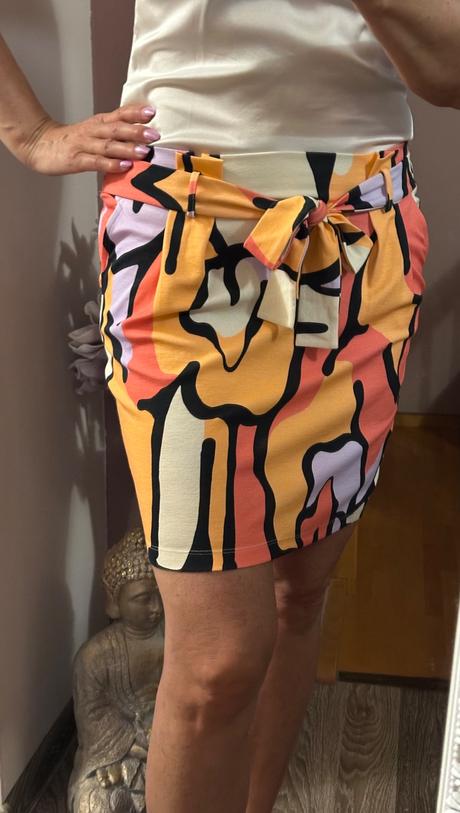 Krátka farebná suknička zn. magenta, l / m