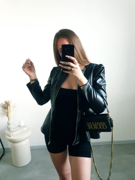 Čierna koženka s, s