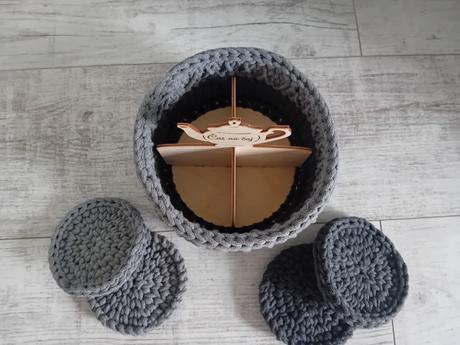 Háčkovaný kôš na uloženie čajových vrecúšok, 