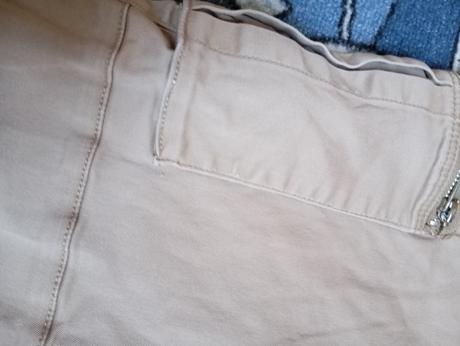 Nohavice so zipsami, 152