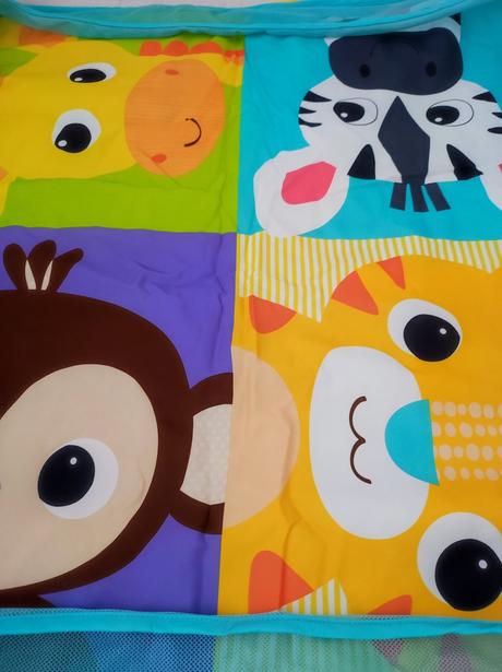 Hrazdička na hranie + hračky, 