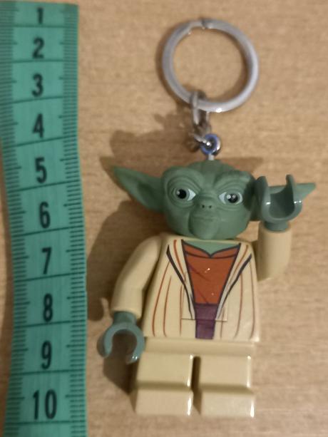 Yoda lego kľúčenka,