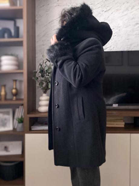 Vlneny kabat s odopinatelnou kozusinou, 38