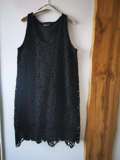 Čierne čipkované šaty, 44